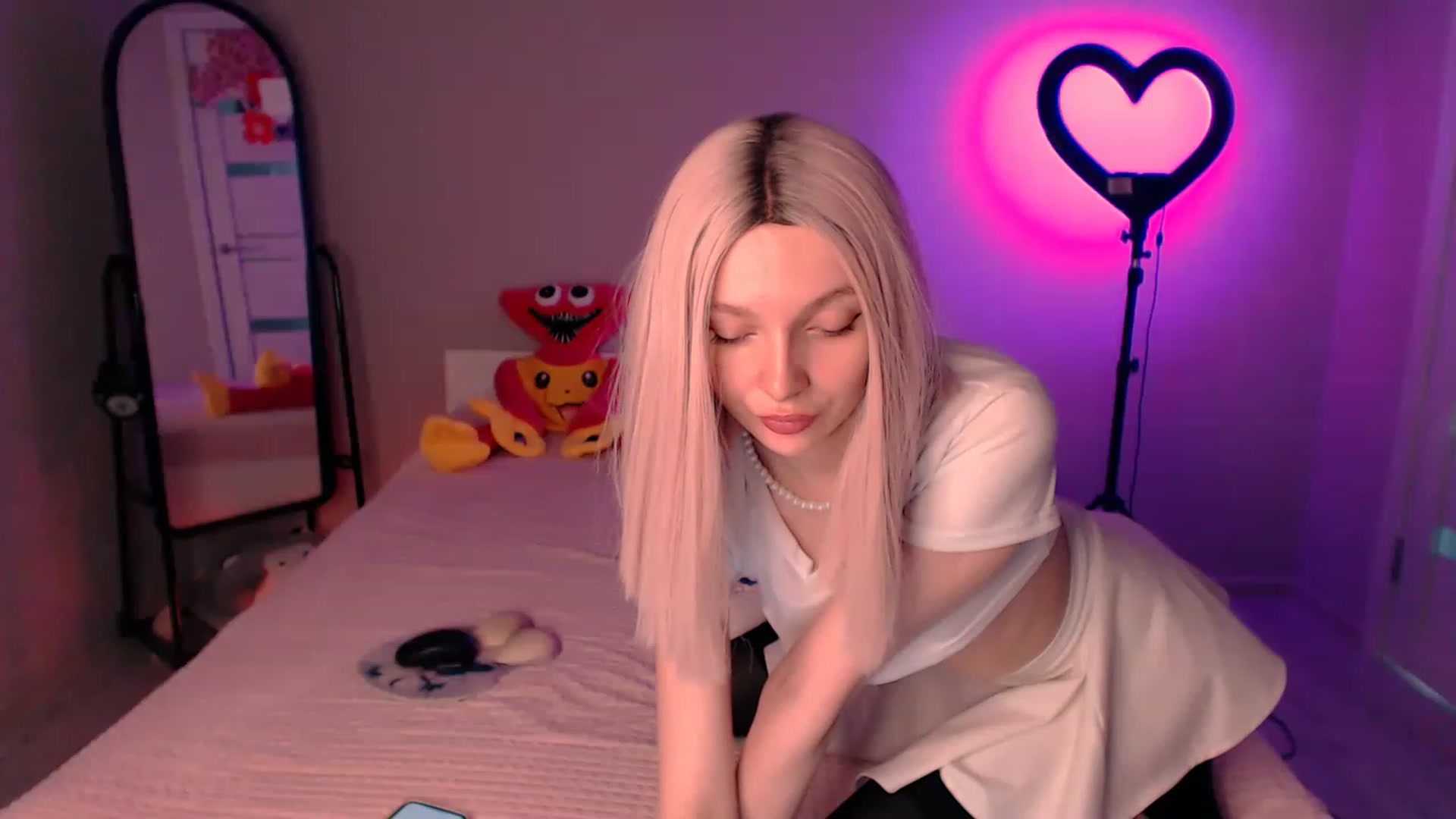 Gallery image thumbnail from TenderlyLolla's myfreecams stream on, 06/06/2023, 03:30 image 6 of 20