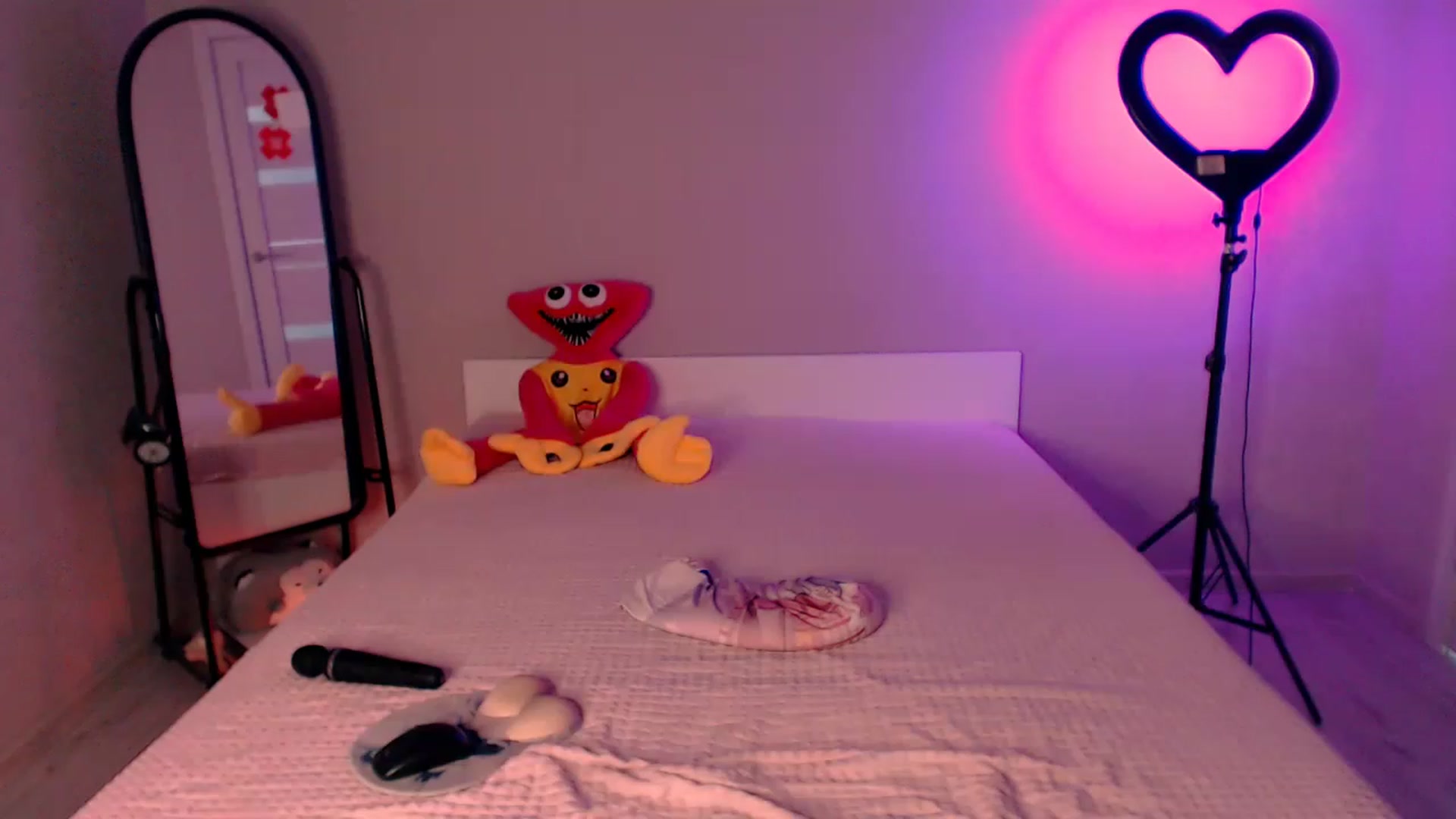 Gallery image thumbnail from TenderlyLolla's myfreecams stream on, 07/07/2023, 04:31 image 1 of 20
