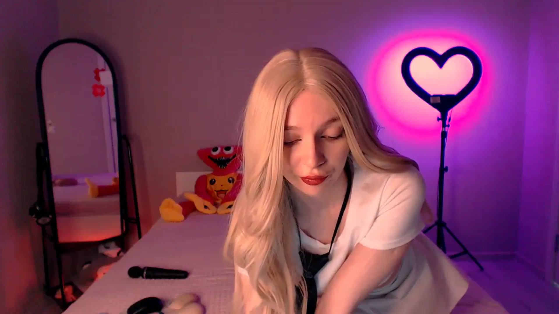 Gallery image thumbnail from TenderlyLolla's myfreecams stream on, 07/25/2023, 03:23 image 18 of 20