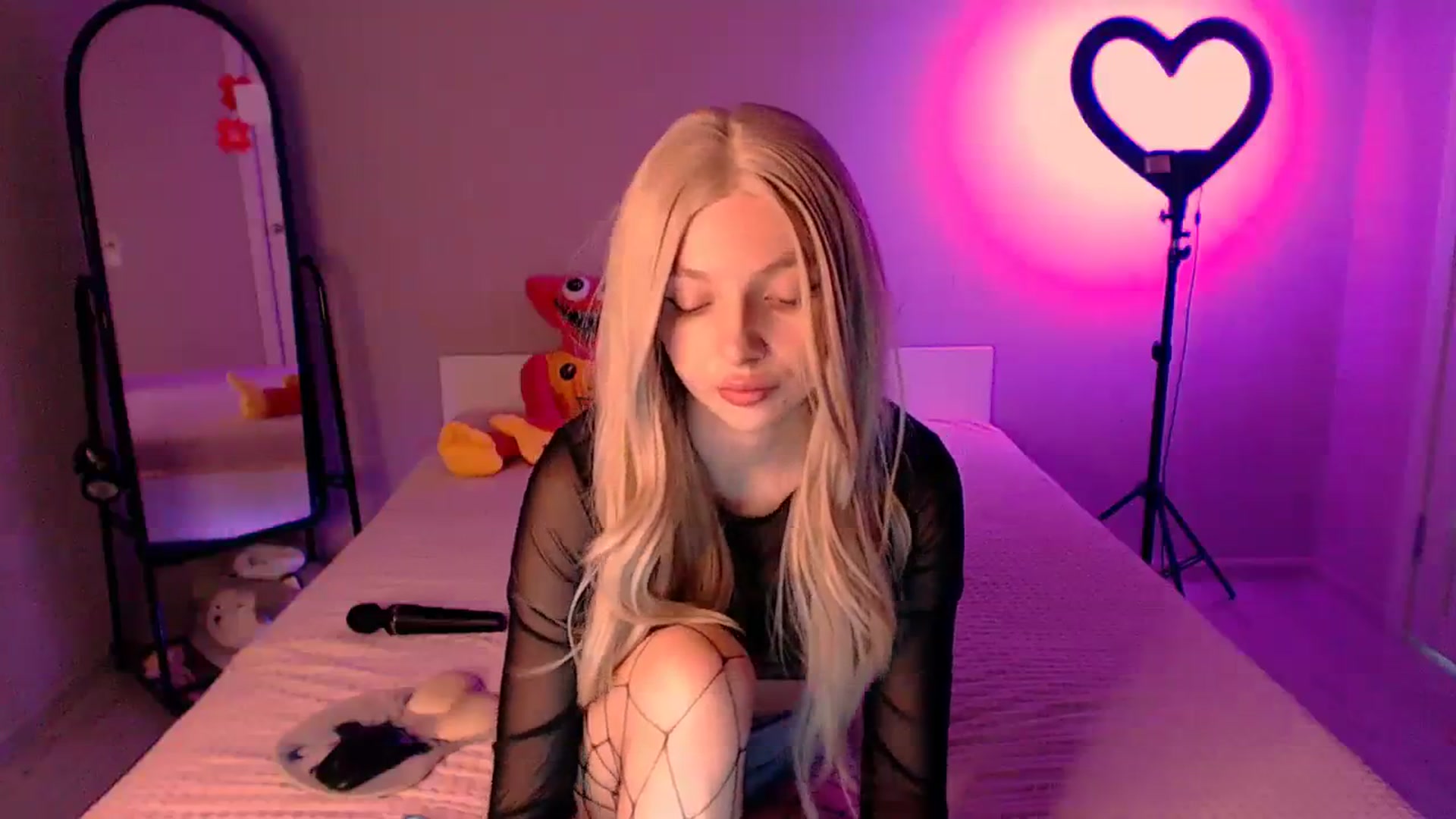 Gallery image thumbnail from TenderlyLolla's myfreecams stream on, 08/13/2023, 04:01 image 15 of 20