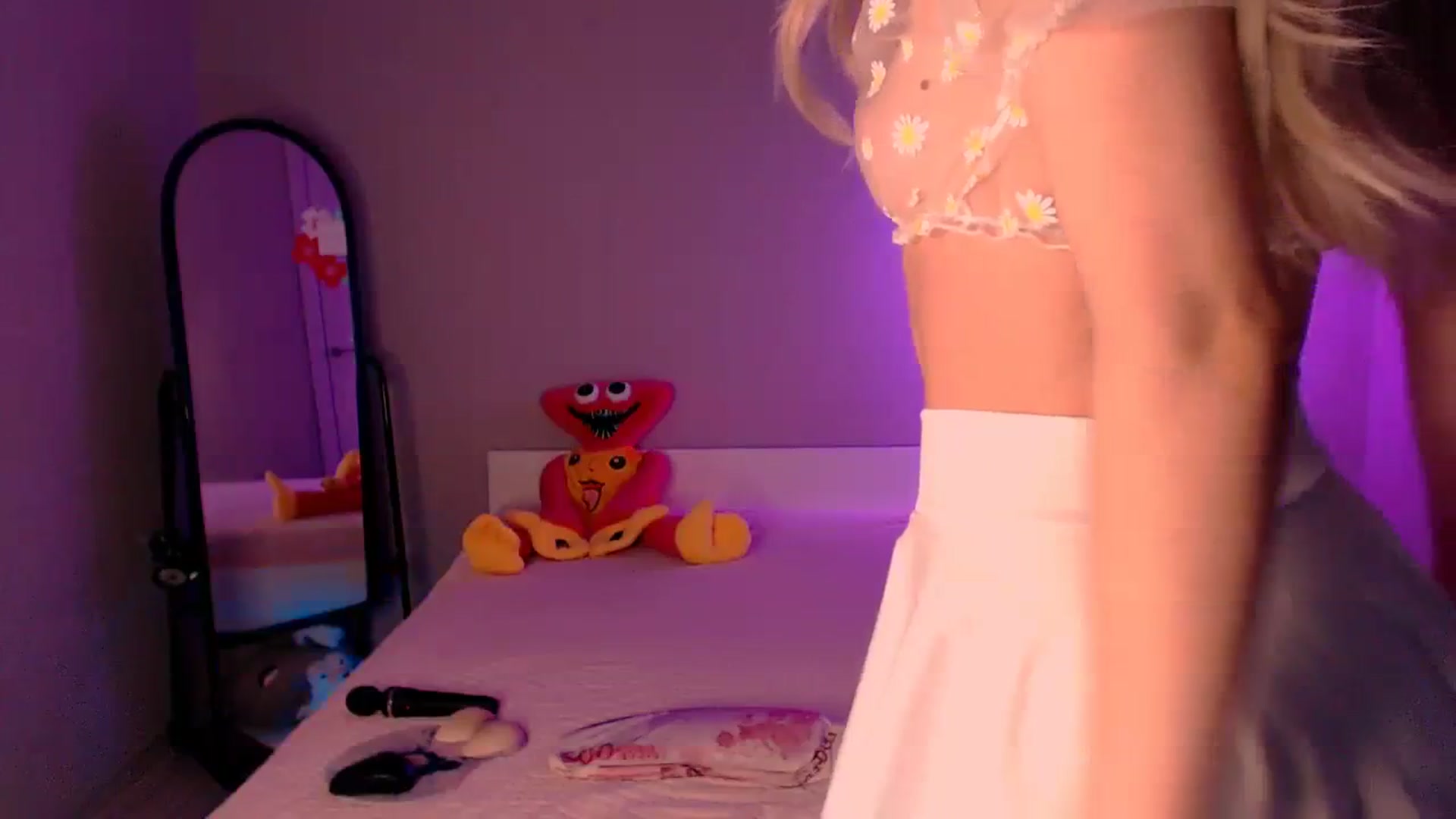 Gallery image thumbnail from TenderlyLolla's myfreecams stream on, 08/16/2023, 04:33 image 14 of 20