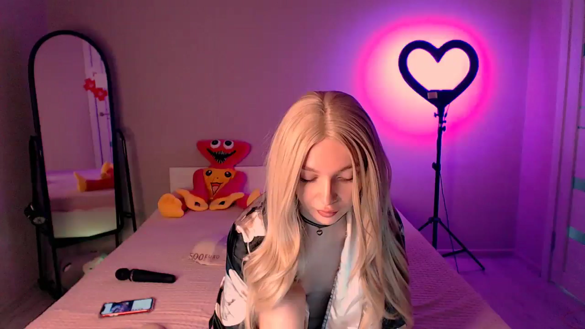 Gallery image thumbnail from TenderlyLolla's myfreecams stream on, 08/18/2023, 03:46 image 1 of 20