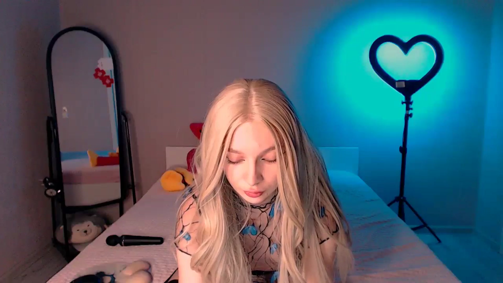 Gallery image thumbnail from TenderlyLolla's myfreecams stream on, 09/12/2023, 16:36 image 16 of 20