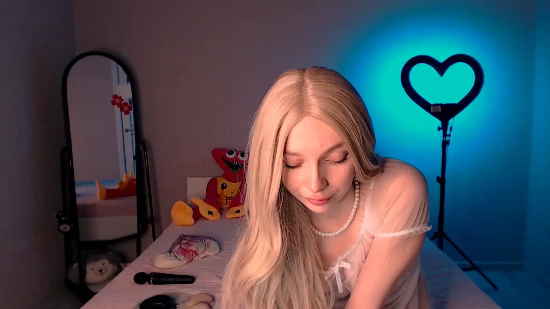 Gallery image thumbnail from TenderlyLolla's myfreecams stream on, 09/15/2023, 16:19 image 4 of 20