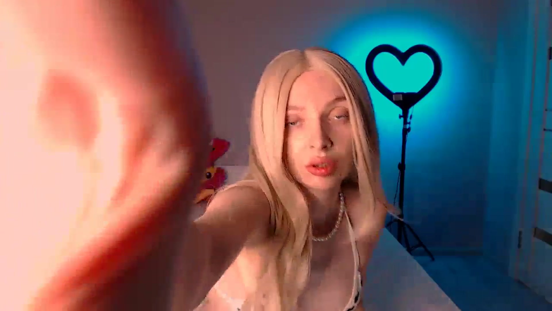 Gallery image thumbnail from TenderlyLolla's myfreecams stream on, 10/18/2023, 16:17 image 12 of 20