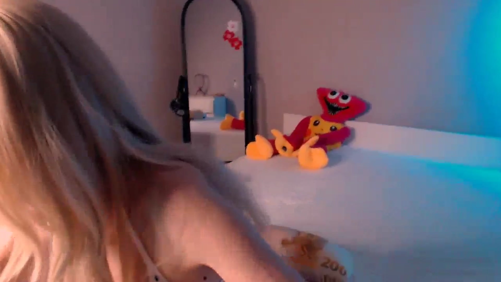 Gallery image thumbnail from TenderlyLolla's myfreecams stream on, 11/29/2023, 16:01 image 8 of 20