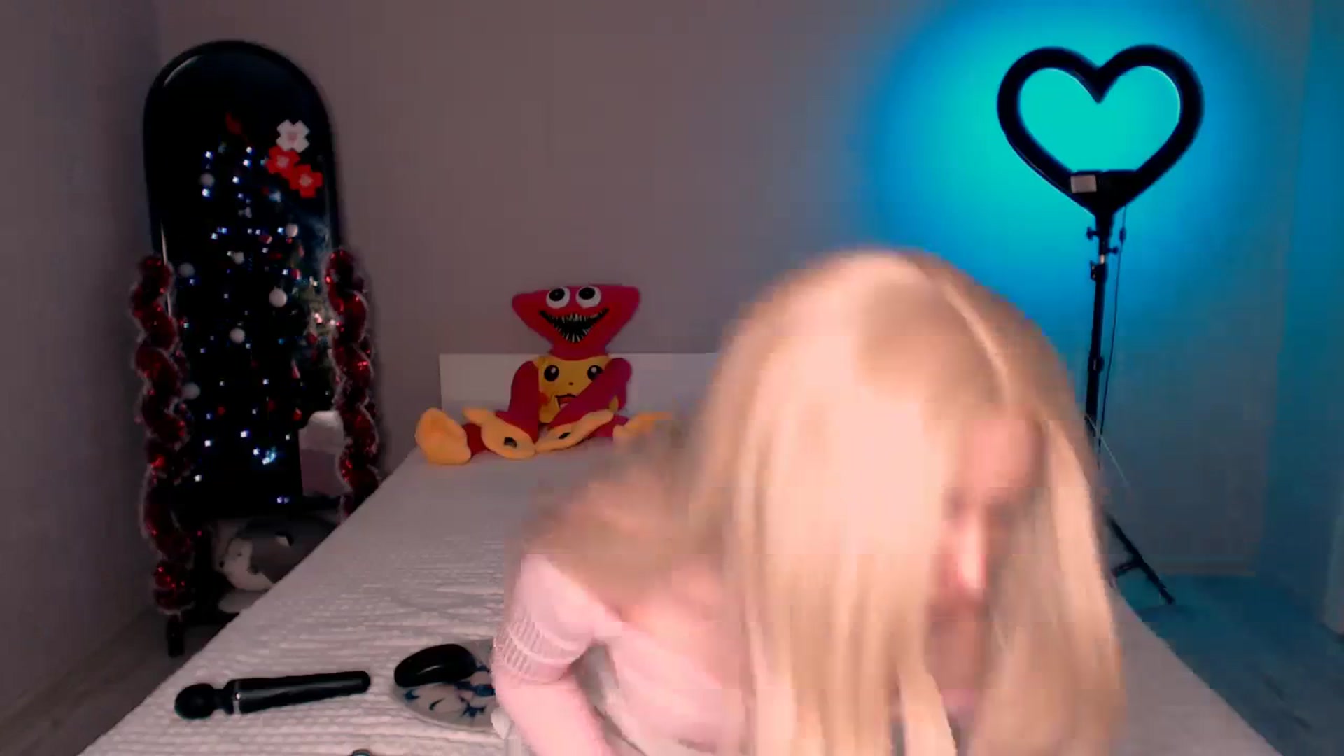 Gallery image thumbnail from TenderlyLolla's myfreecams stream on, 12/19/2023, 16:01 image 11 of 20