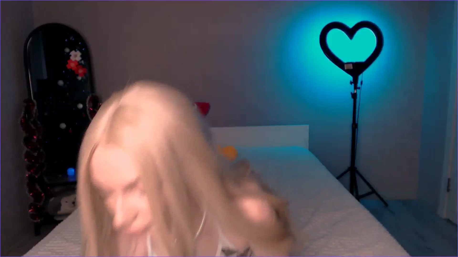 Gallery image thumbnail from TenderlyLolla's myfreecams stream on, 01/25/2024, 04:21 image 10 of 20