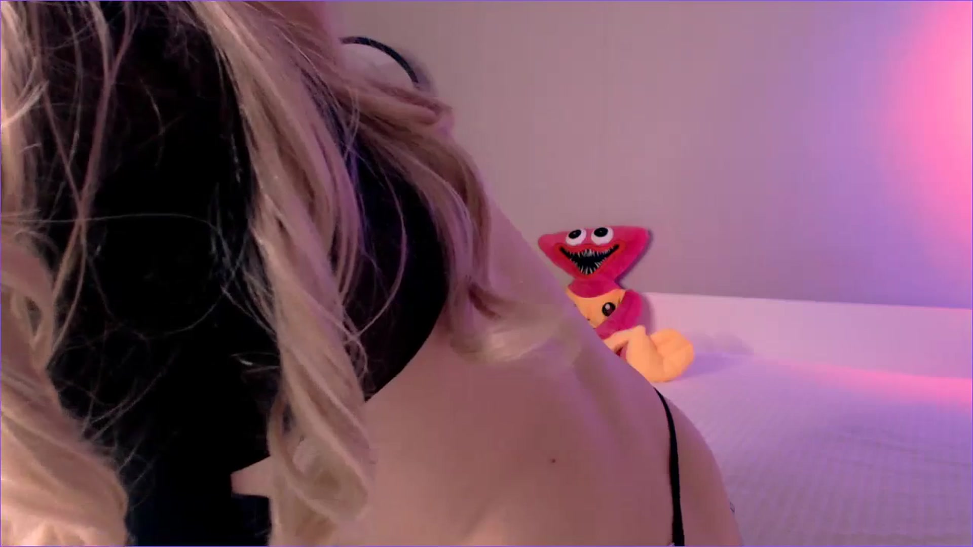 Gallery image thumbnail from TenderlyLolla's myfreecams stream on, 03/07/2024, 10:52 image 13 of 20