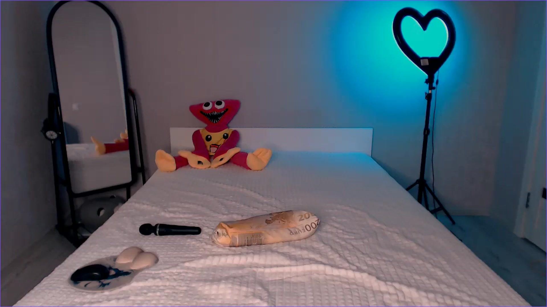 Gallery image thumbnail from TenderlyLolla's myfreecams stream on, 03/24/2024, 16:31 image 11 of 20