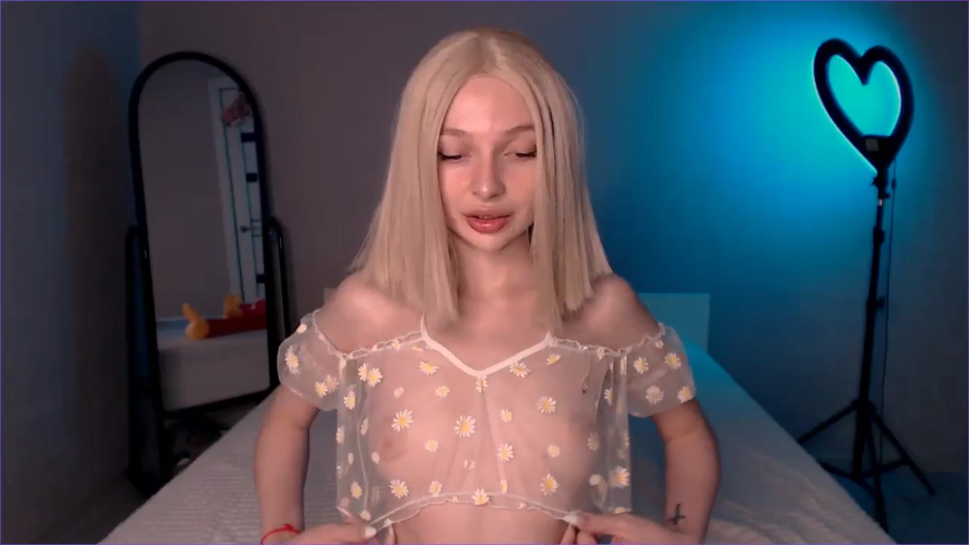 Gallery image thumbnail from TenderlyLolla's myfreecams stream on, 08/25/2024, 11:25 image 10 of 20