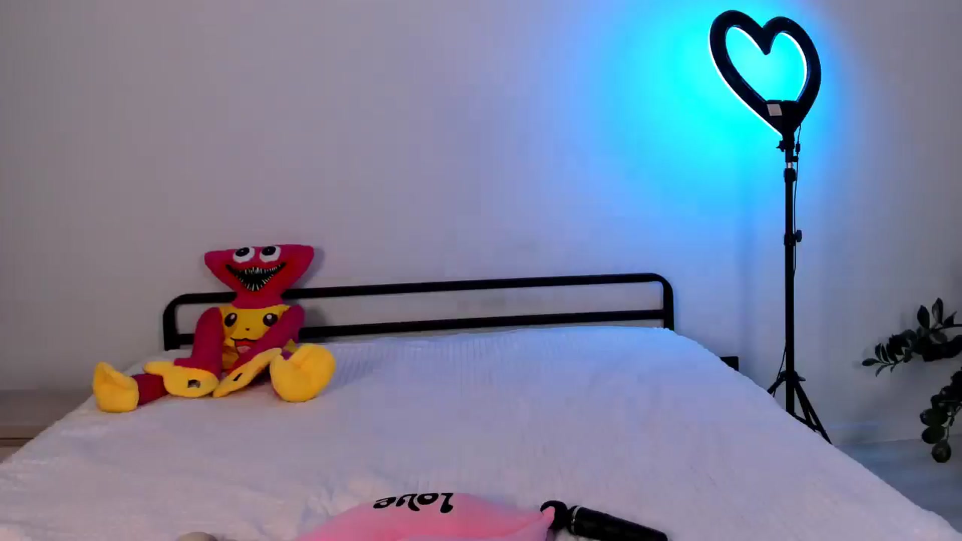 Gallery image thumbnail from TenderlyLolla's myfreecams stream on, 09/16/2025, 14:01 image 16 of 20