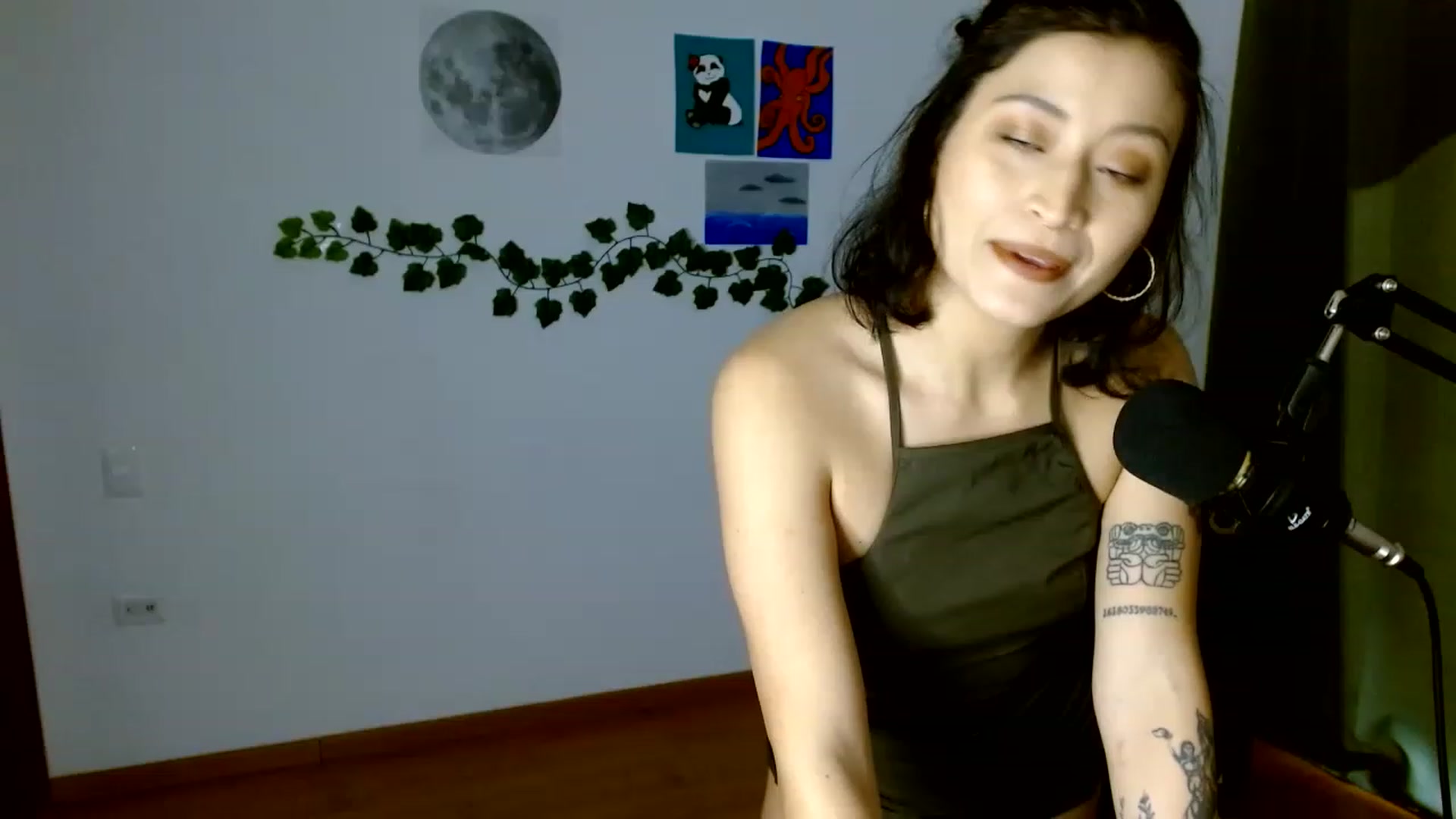 Gallery image thumbnail from TerraGreen's myfreecams stream on, 01/03/2023, 19:24 image 8 of 20
