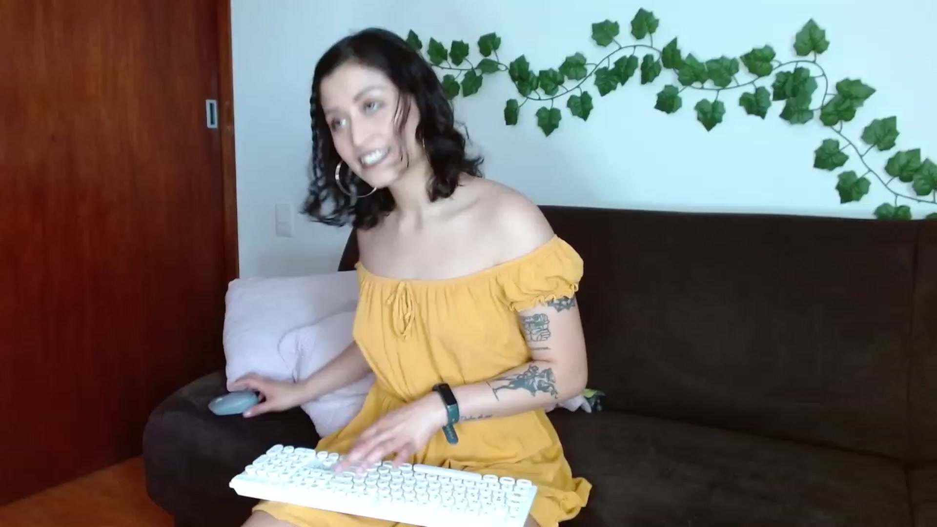 Gallery image thumbnail from TerraGreen's myfreecams stream on, 03/11/2023, 17:37 image 13 of 20