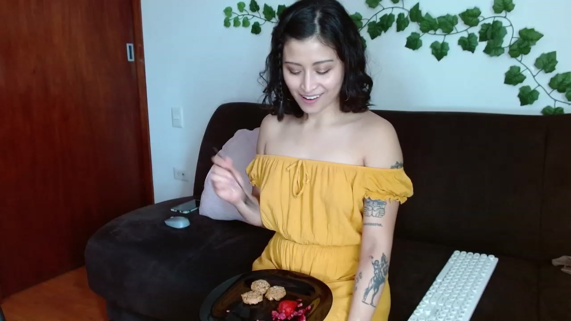 Gallery image thumbnail from TerraGreen's myfreecams stream on, 03/11/2023, 21:03 image 1 of 20