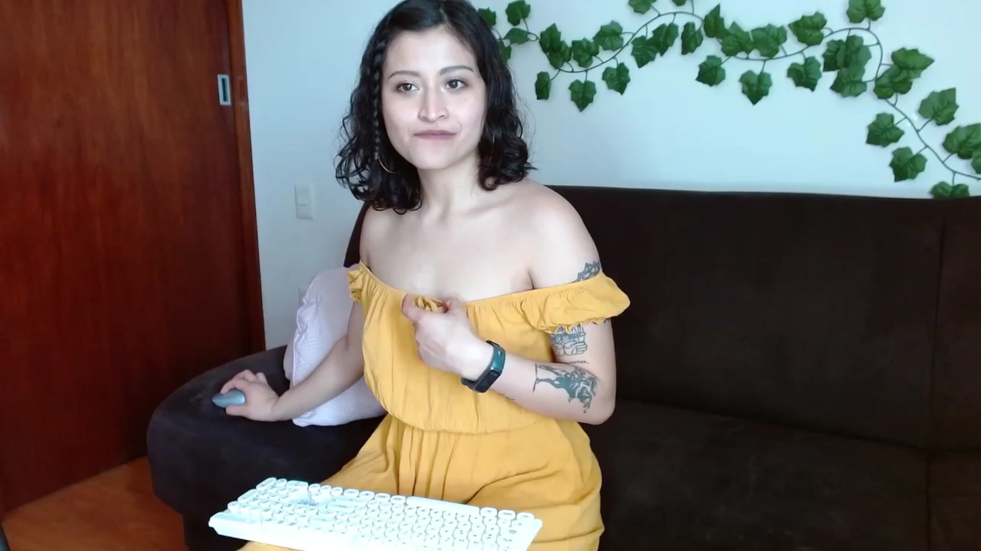 Gallery image thumbnail from TerraGreen's myfreecams stream on, 03/11/2023, 21:03 image 7 of 20