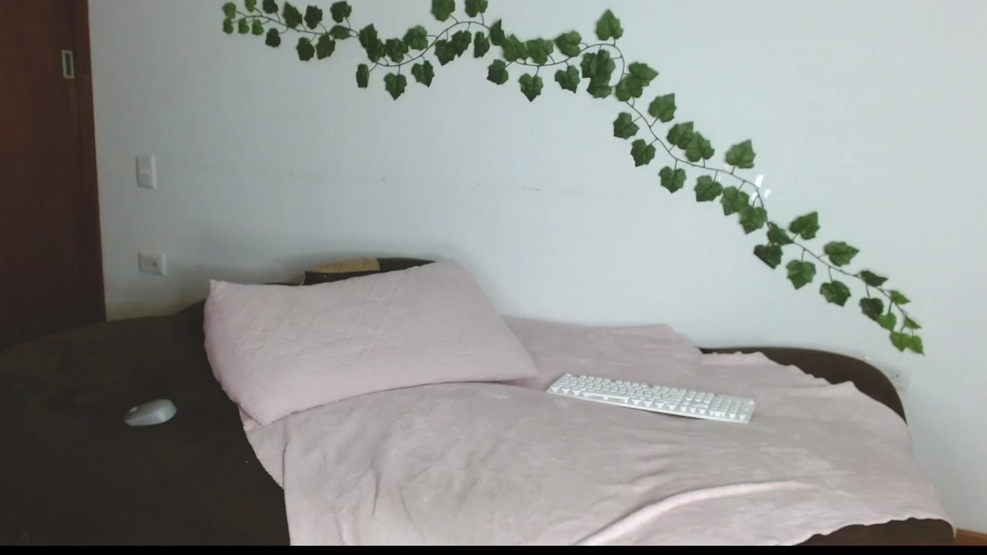Gallery image thumbnail from TerraGreen's myfreecams stream on, 03/20/2023, 22:44 image 9 of 20