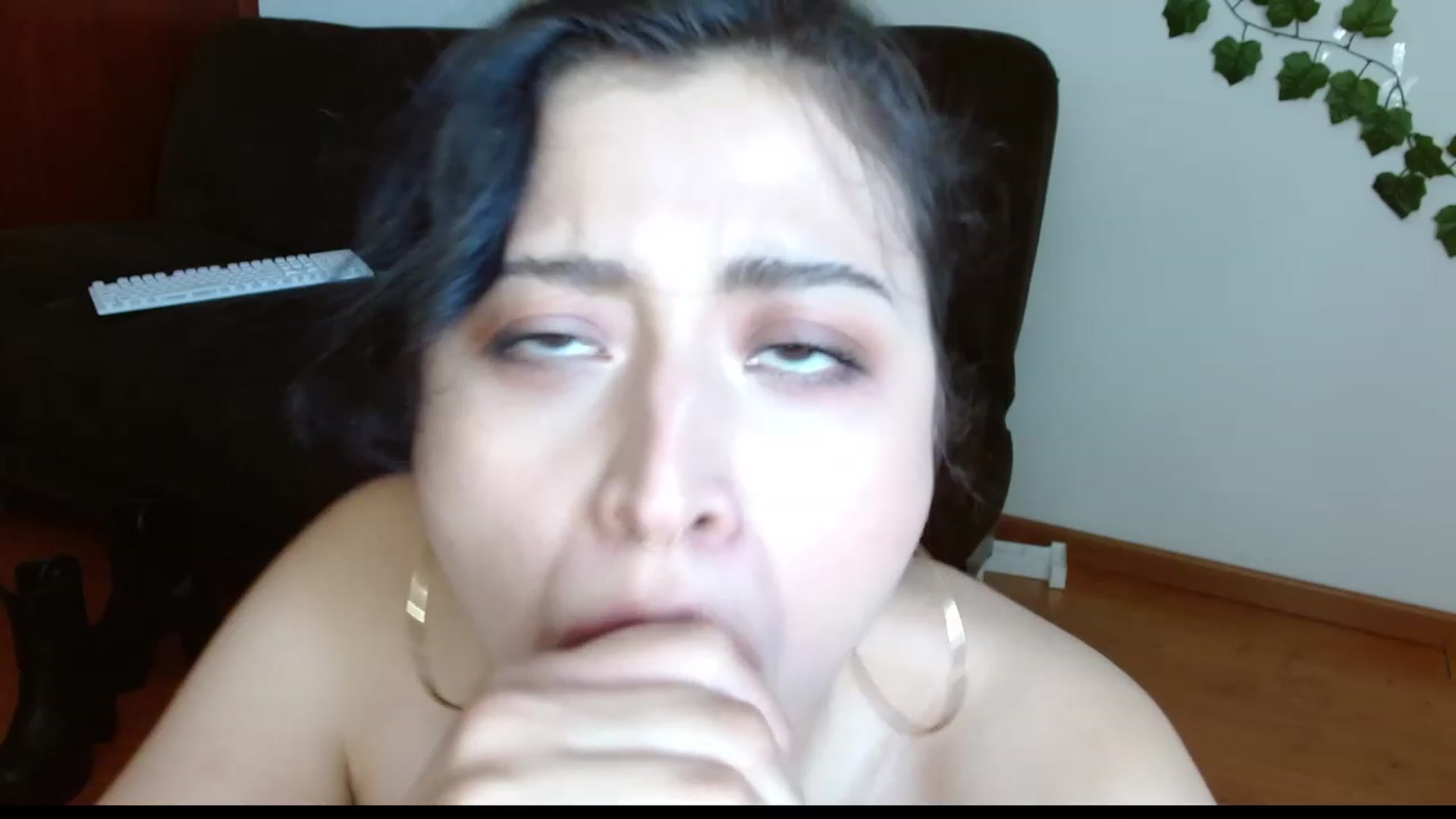 Gallery image thumbnail from TerraGreen's myfreecams stream on, 03/26/2023, 20:20 image 13 of 20