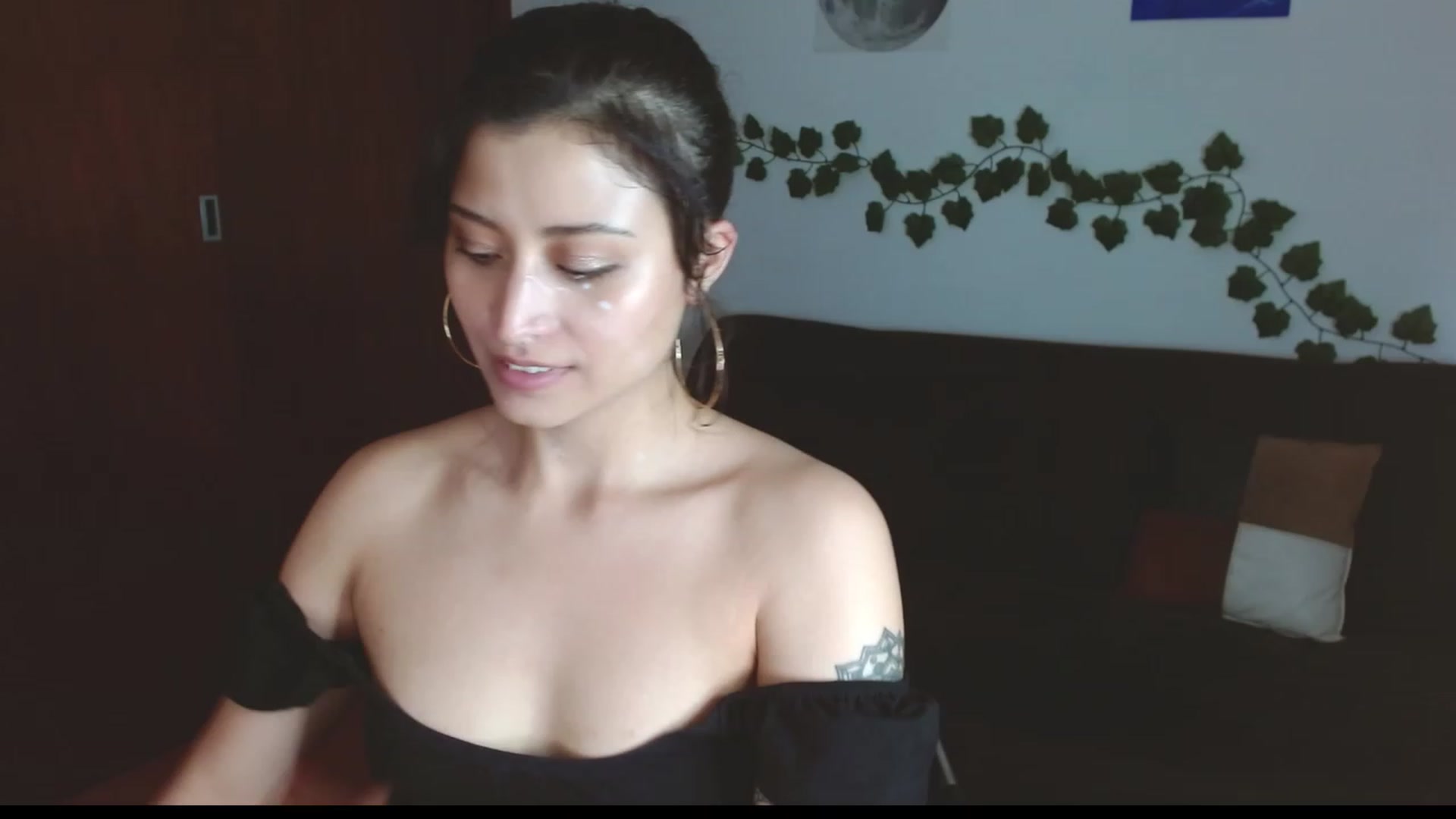 Gallery image thumbnail from TerraGreen's myfreecams stream on, 04/03/2023, 23:59 image 14 of 20