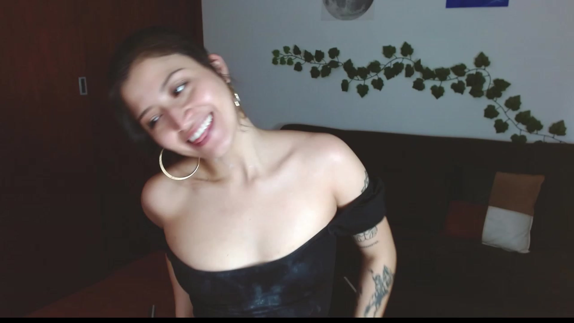 Gallery image thumbnail from TerraGreen's myfreecams stream on, 04/03/2023, 23:59 image 17 of 20