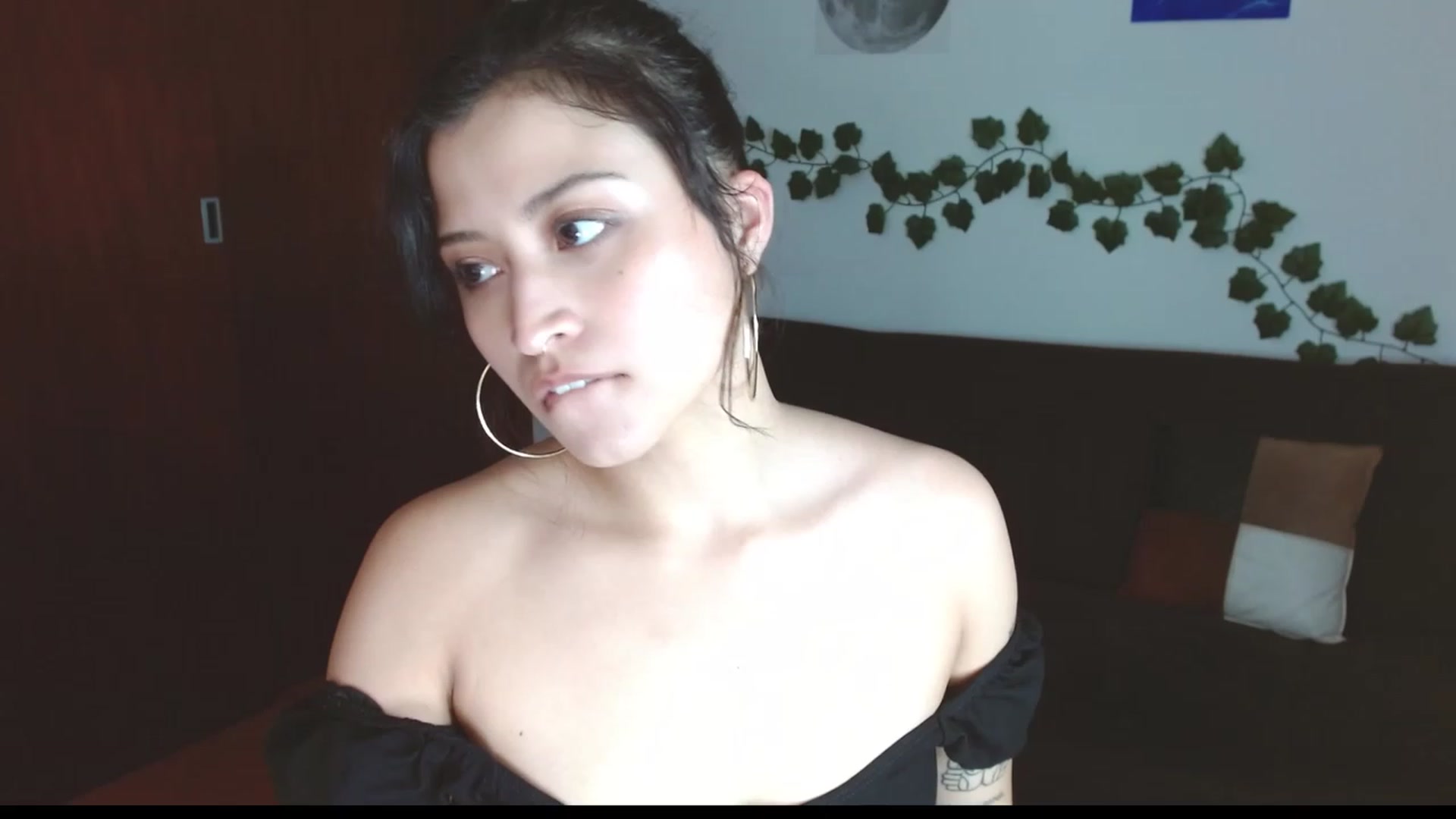 Gallery image thumbnail from TerraGreen's myfreecams stream on, 04/03/2023, 23:59 image 8 of 20