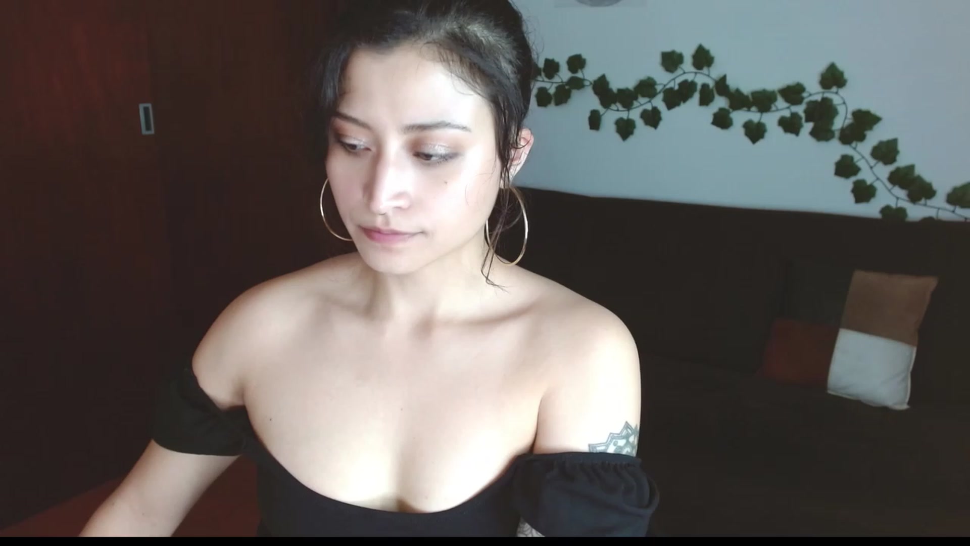 Gallery image thumbnail from TerraGreen's myfreecams stream on, 04/03/2023, 23:59 image 7 of 20