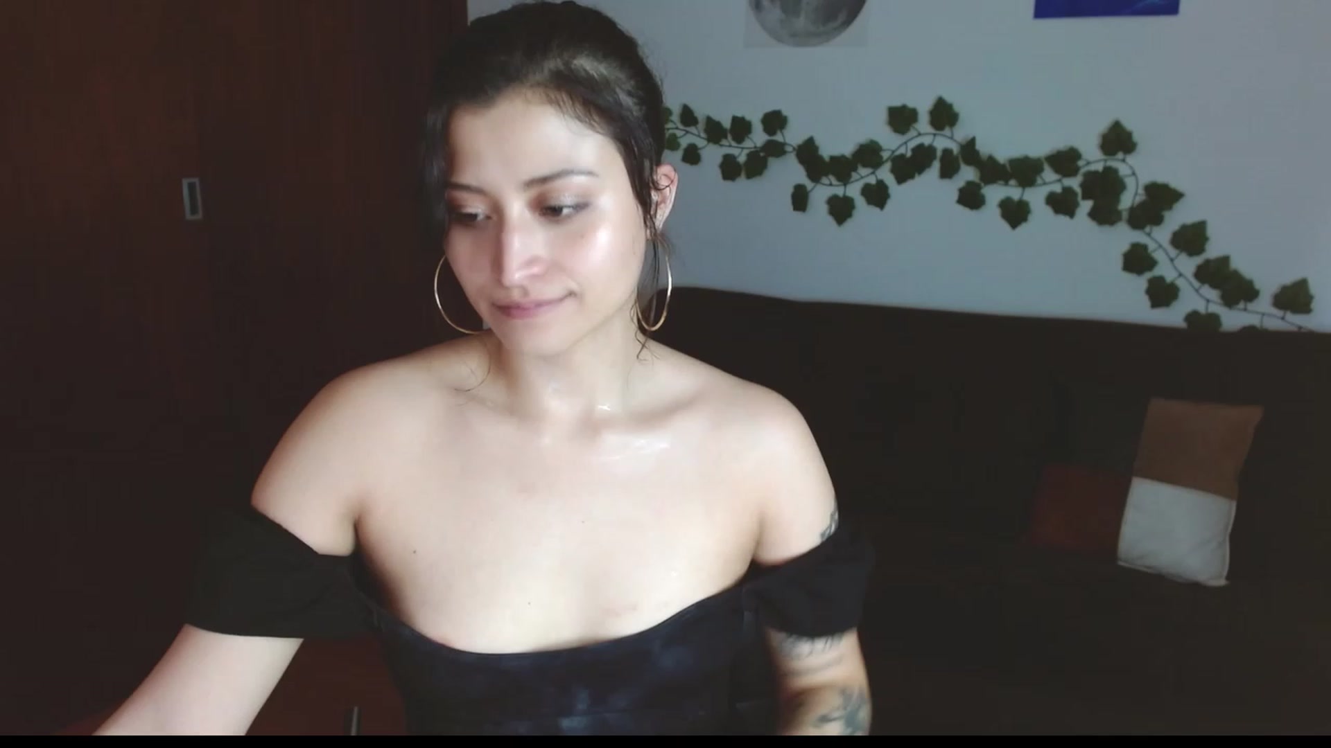 Gallery image thumbnail from TerraGreen's myfreecams stream on, 04/03/2023, 23:59 image 18 of 20