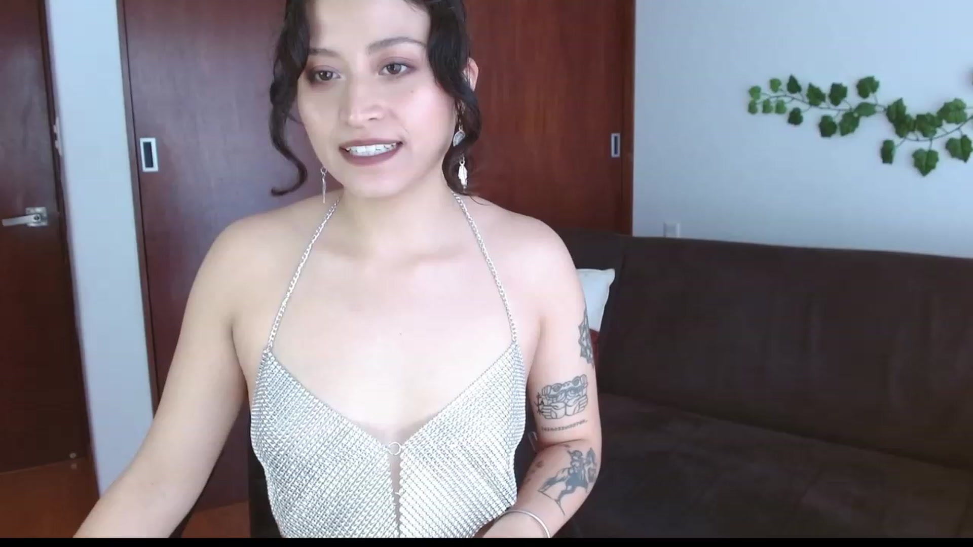 Gallery image thumbnail from TerraGreen's myfreecams stream on, 04/08/2023, 18:15 image 7 of 20