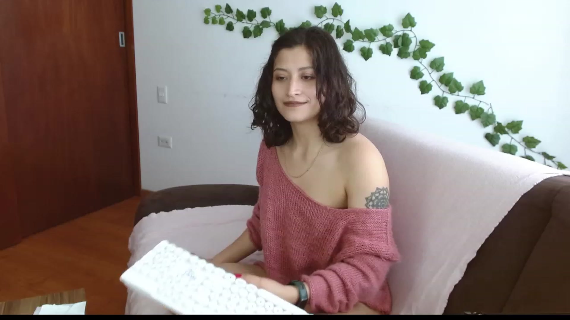 Gallery image thumbnail from TerraGreen's myfreecams stream on, 04/14/2023, 21:50 image 19 of 20