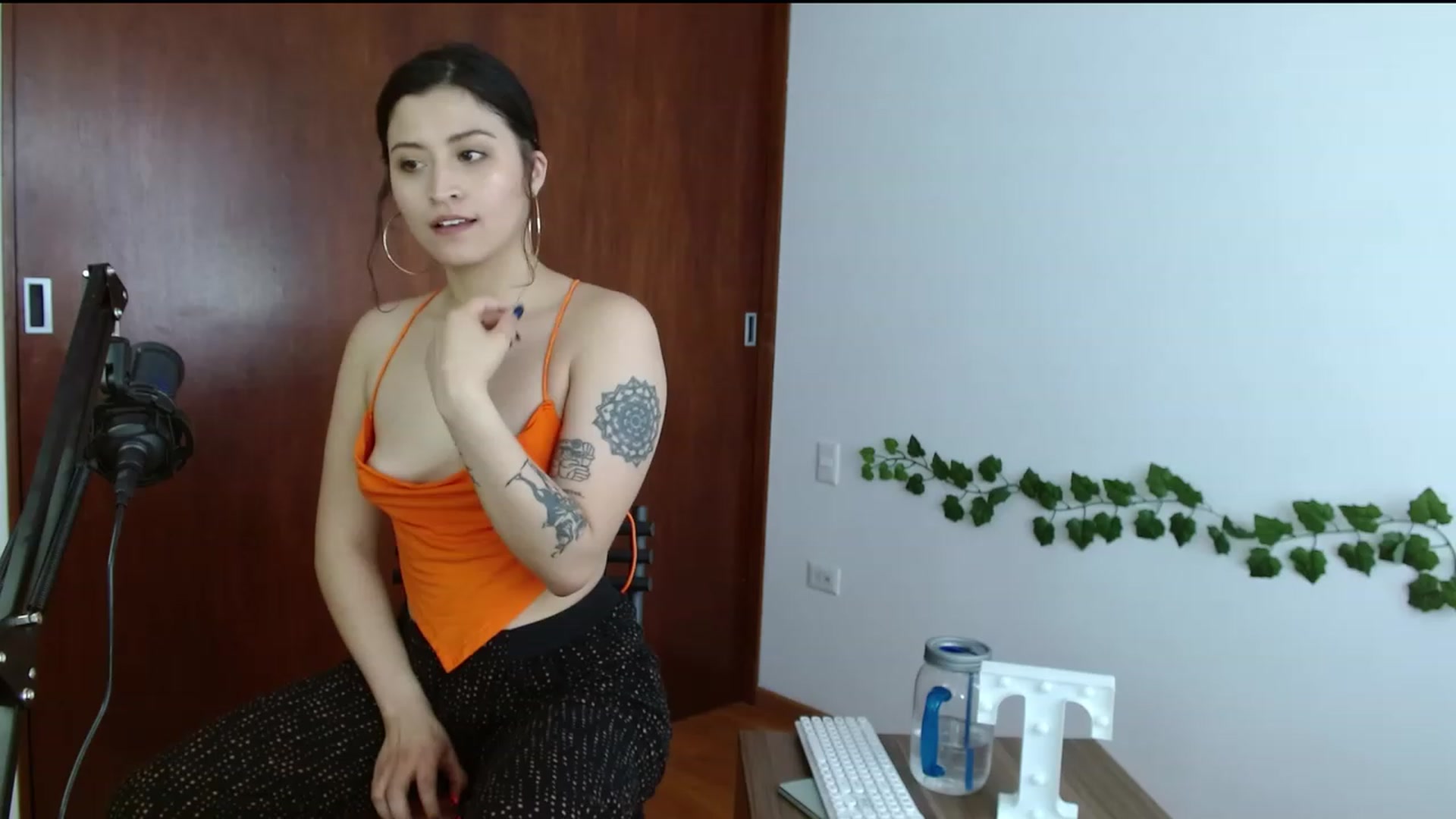 Gallery image thumbnail from TerraGreen's myfreecams stream on, 04/29/2023, 18:53 image 17 of 20