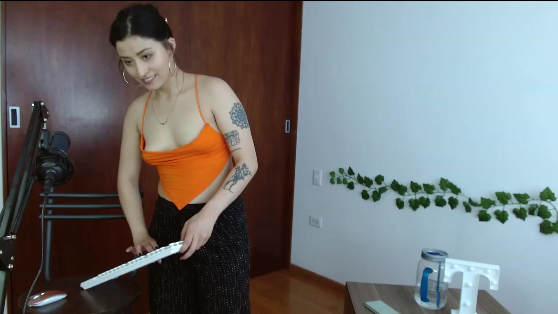 Gallery image thumbnail from TerraGreen's myfreecams stream on, 04/29/2023, 18:53 image 12 of 20