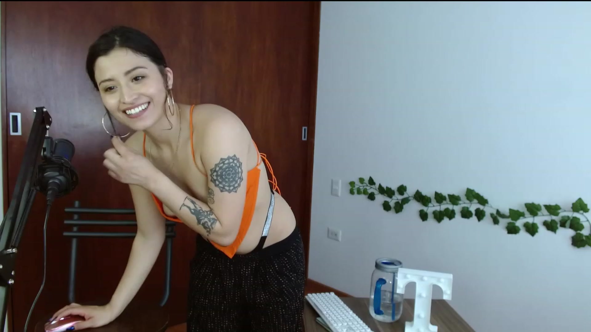 Gallery image thumbnail from TerraGreen's myfreecams stream on, 04/29/2023, 18:53 image 15 of 20