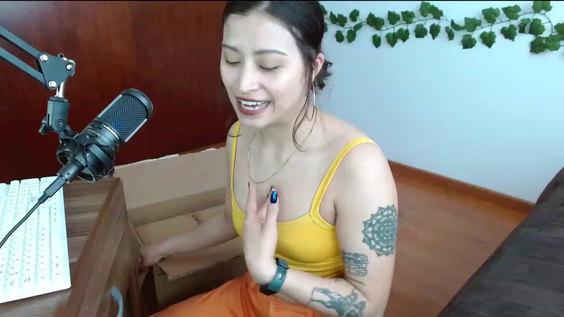Gallery image thumbnail from TerraGreen's myfreecams stream on, 05/03/2023, 20:25 image 17 of 20