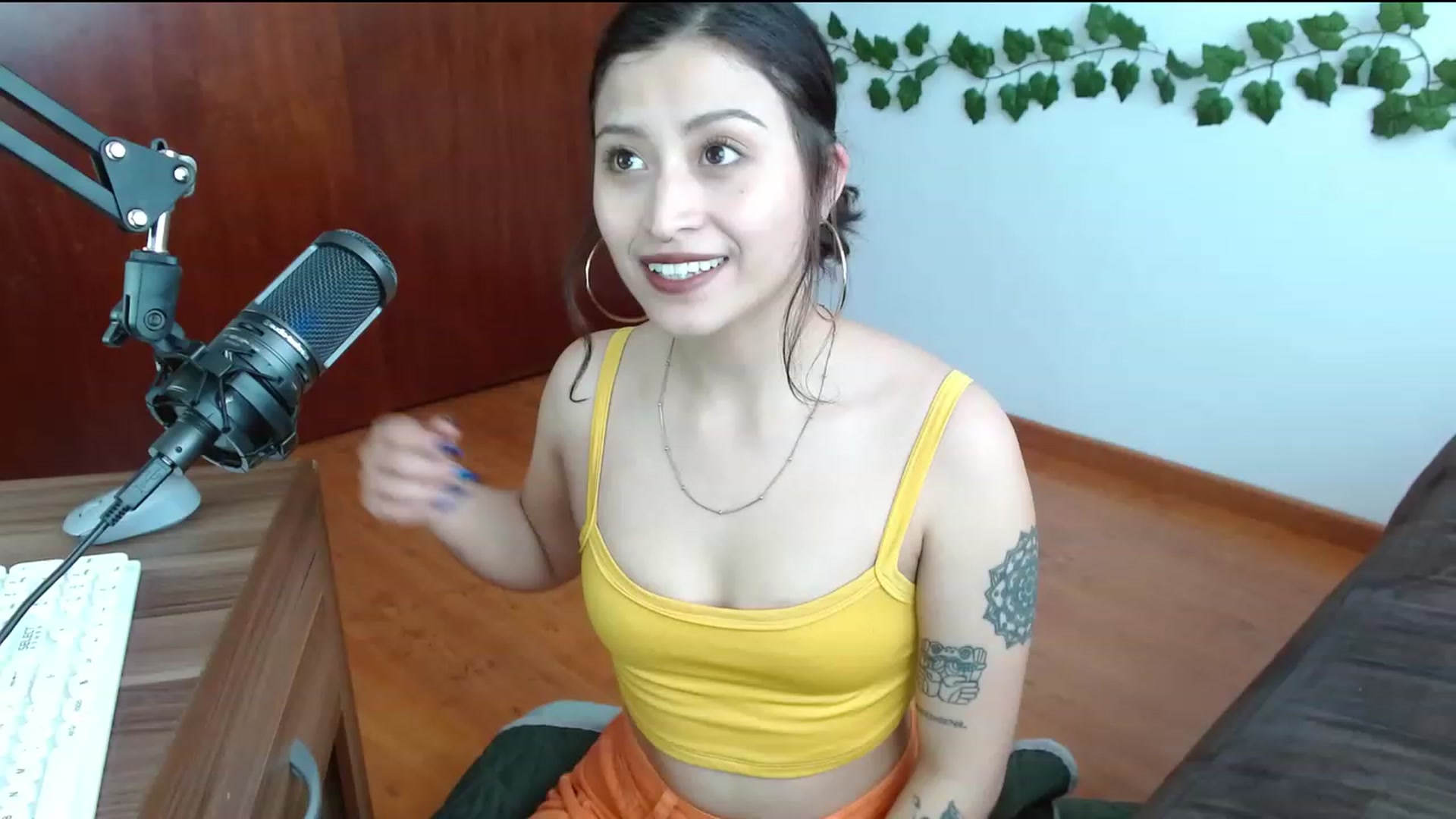 Gallery image thumbnail from TerraGreen's myfreecams stream on, 05/03/2023, 20:25 image 5 of 20