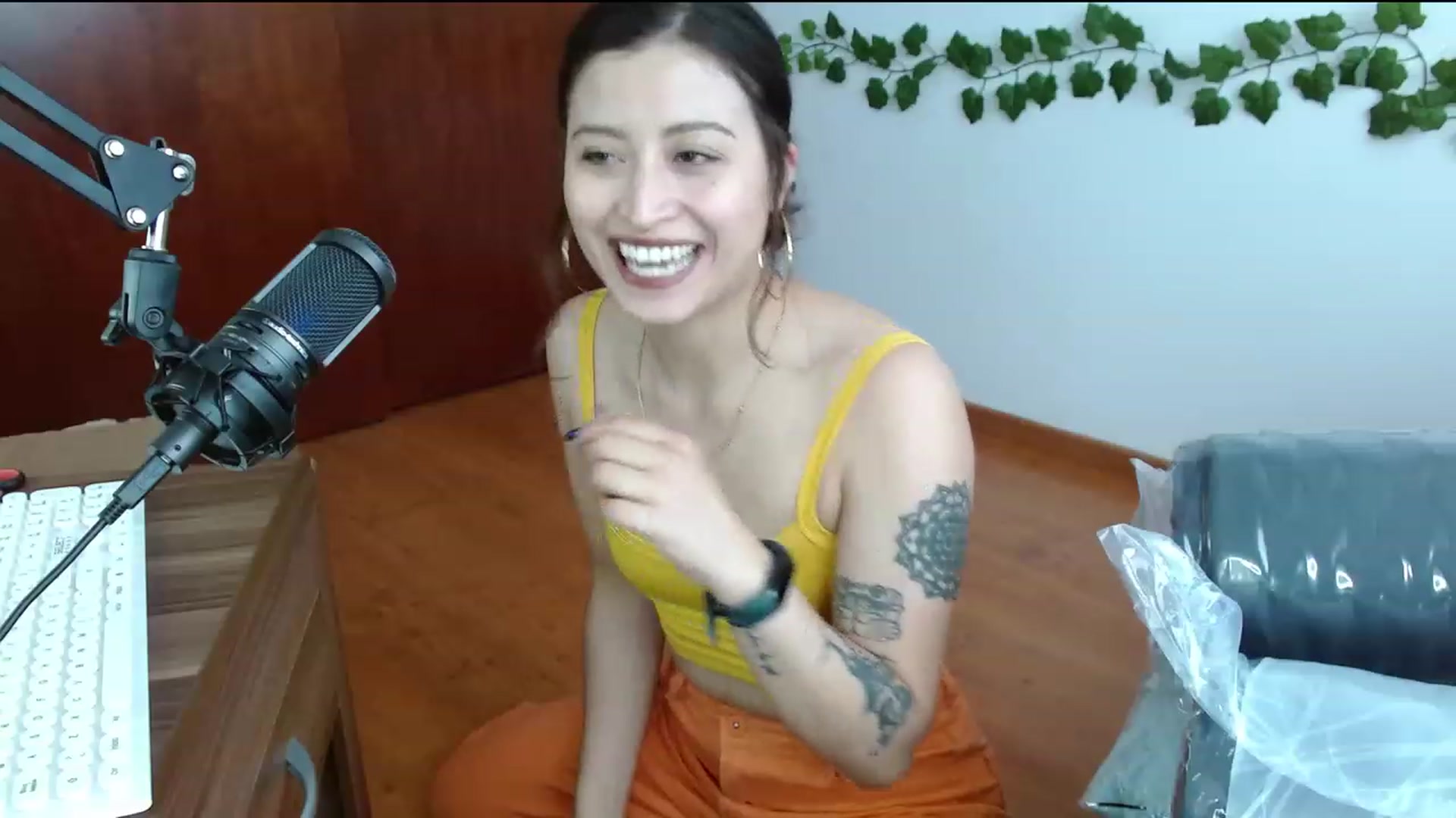 Gallery image thumbnail from TerraGreen's myfreecams stream on, 05/03/2023, 20:25 image 20 of 20