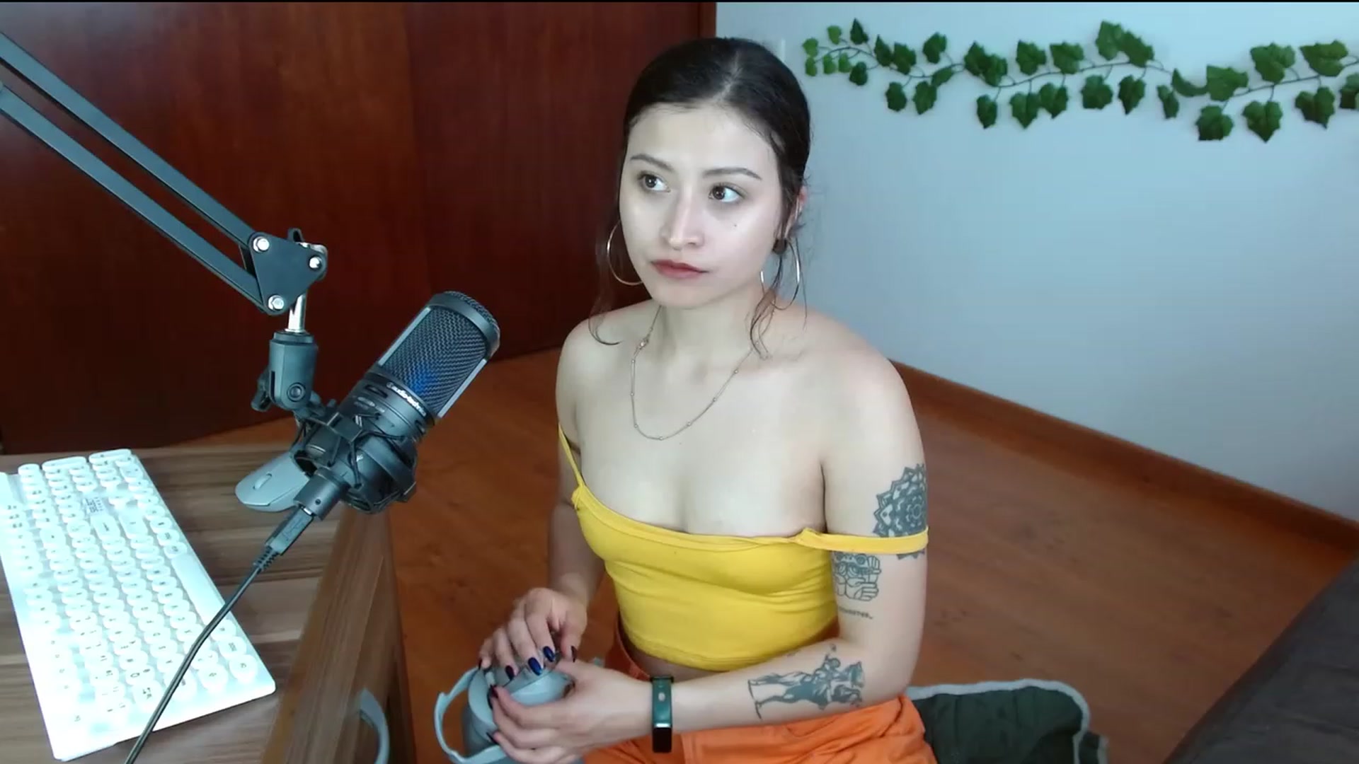 Gallery image thumbnail from TerraGreen's myfreecams stream on, 05/03/2023, 22:37 image 11 of 20