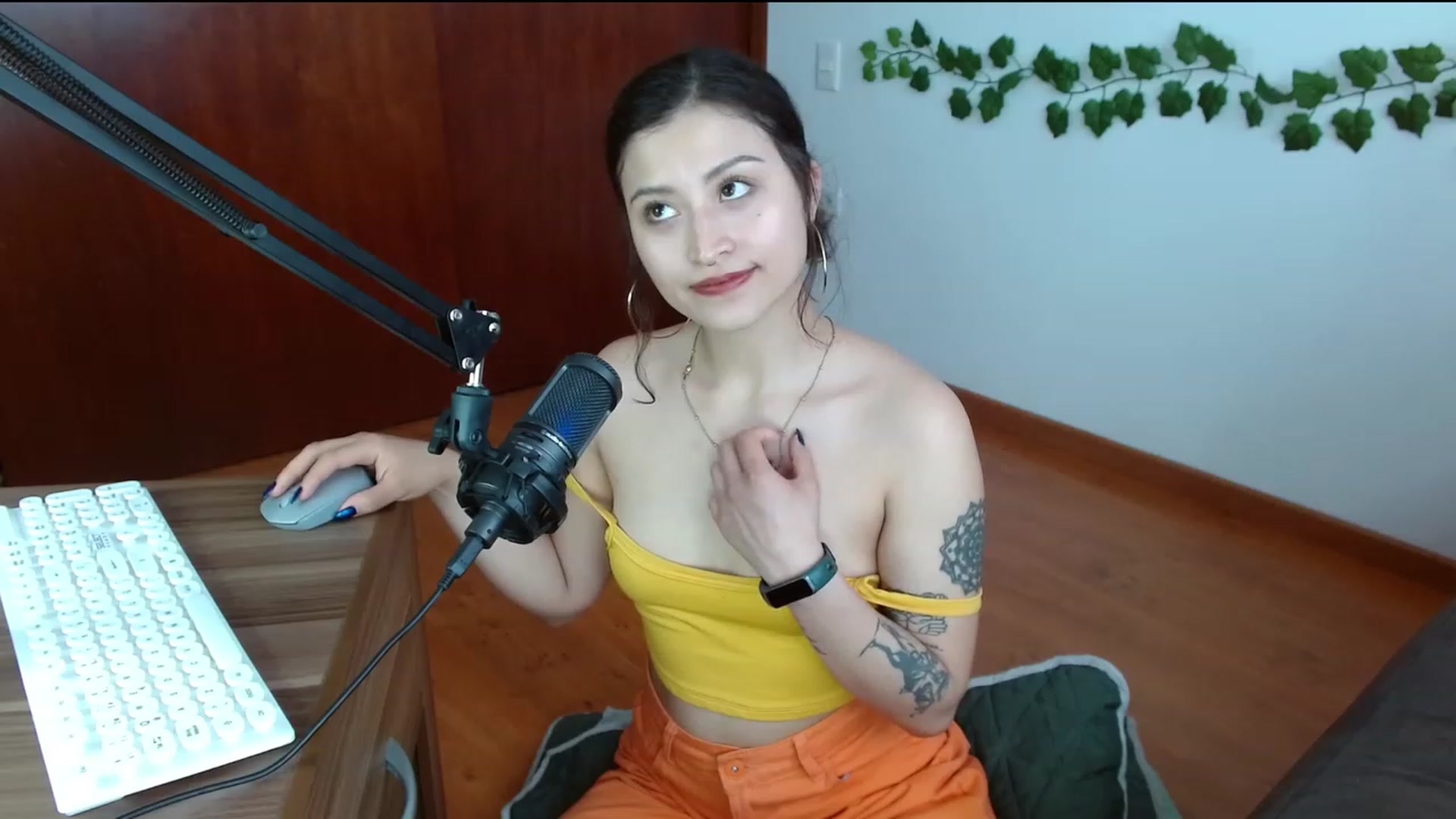 Gallery image thumbnail from TerraGreen's myfreecams stream on, 05/03/2023, 22:37 image 13 of 20