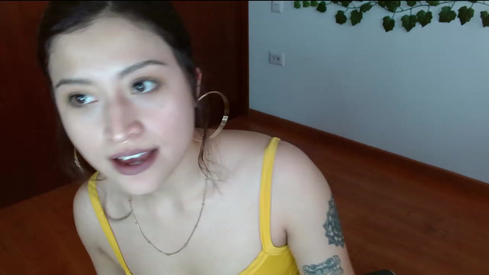 Gallery image thumbnail from TerraGreen's myfreecams stream on, 05/04/2023, 24:30 image 12 of 20