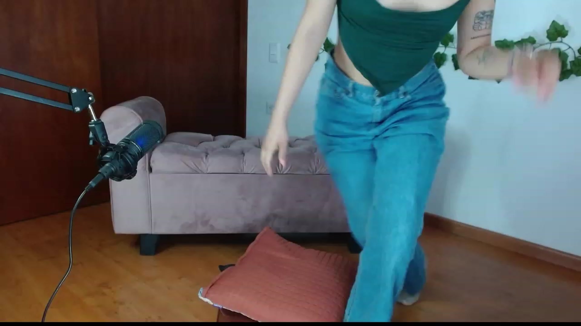 Gallery image thumbnail from TerraGreen's myfreecams stream on, 05/17/2023, 24:02 image 5 of 20