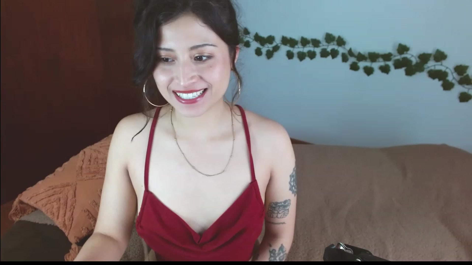 Gallery image thumbnail from TerraGreen's myfreecams stream on, 05/19/2023, 23:54 image 18 of 20