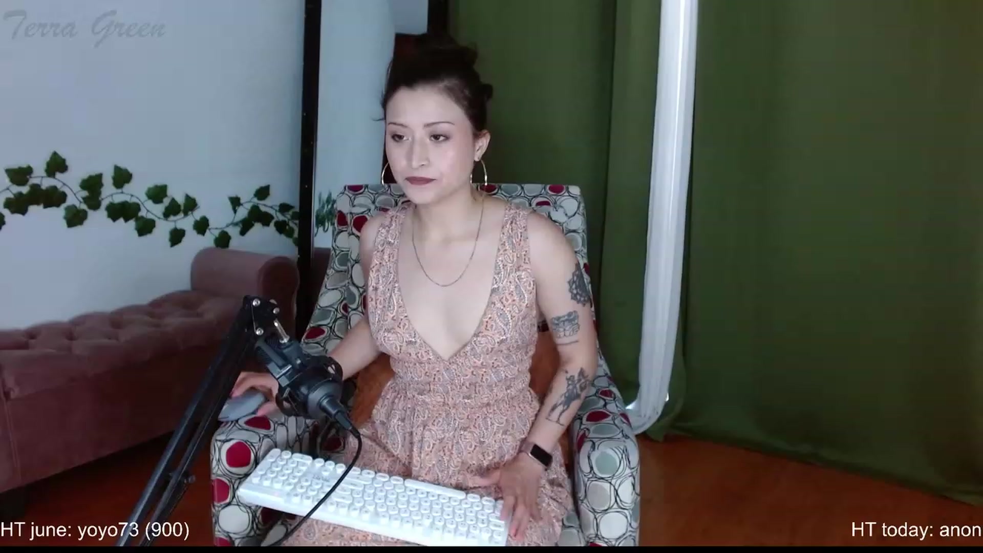 Gallery image thumbnail from TerraGreen's myfreecams stream on, 06/10/2023, 17:19 image 16 of 20