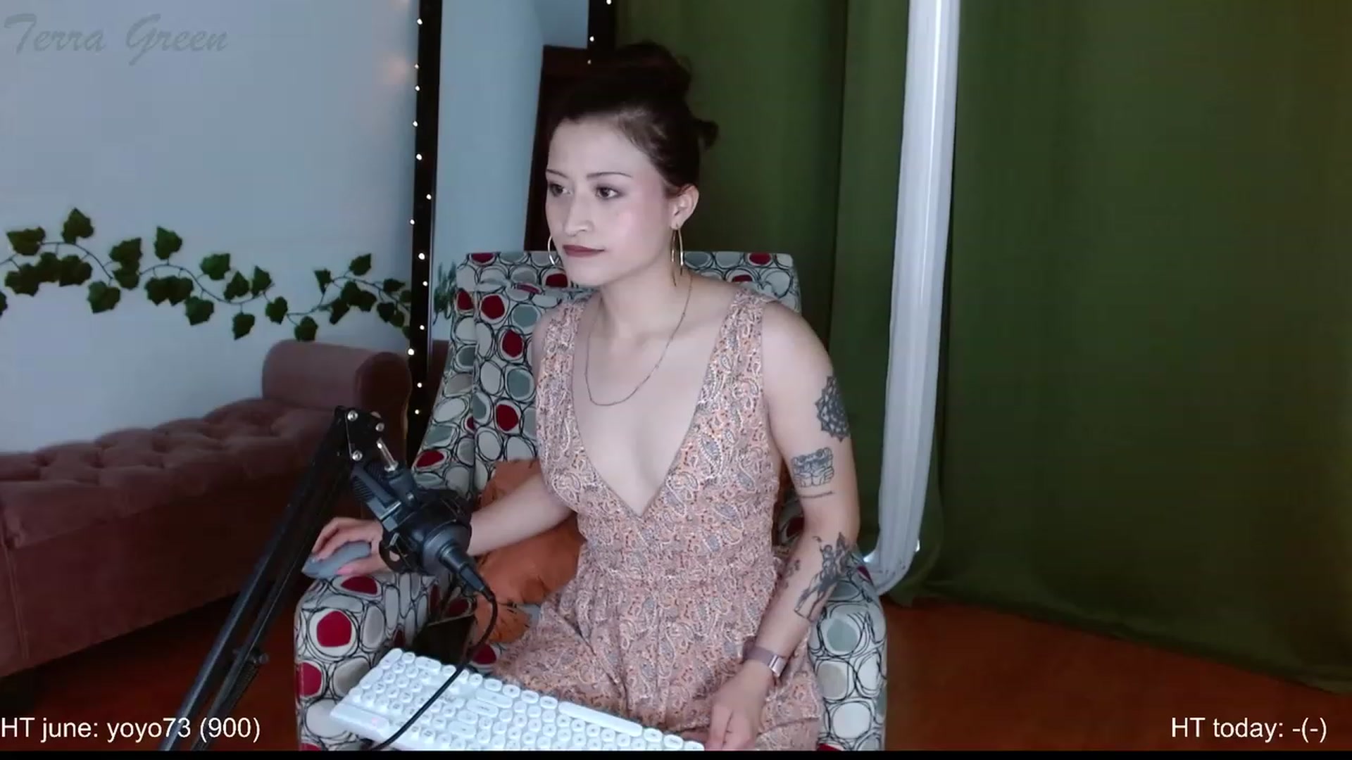Gallery image thumbnail from TerraGreen's myfreecams stream on, 06/10/2023, 17:19 image 14 of 20