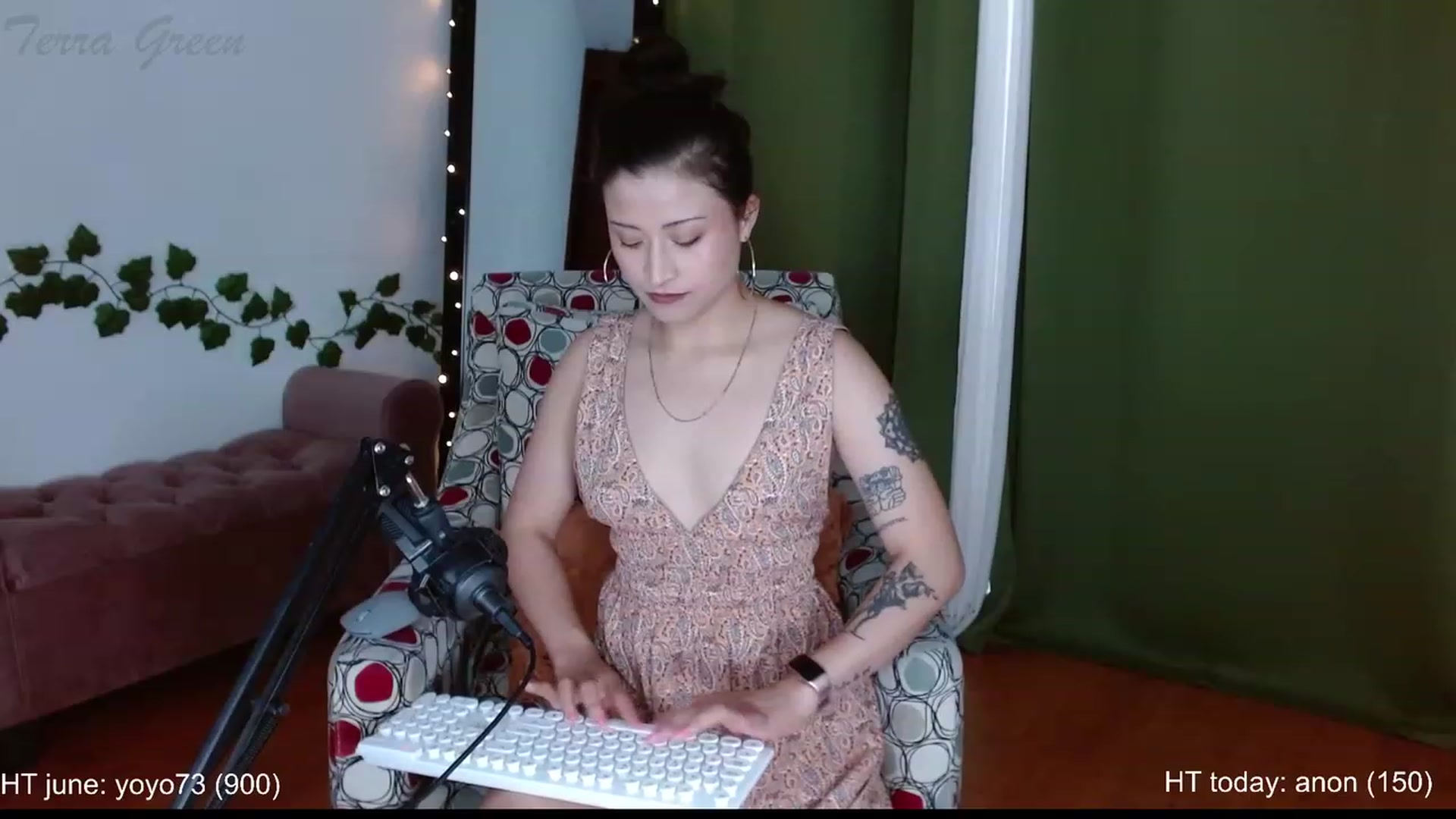 Gallery image thumbnail from TerraGreen's myfreecams stream on, 06/10/2023, 17:42 image 15 of 20