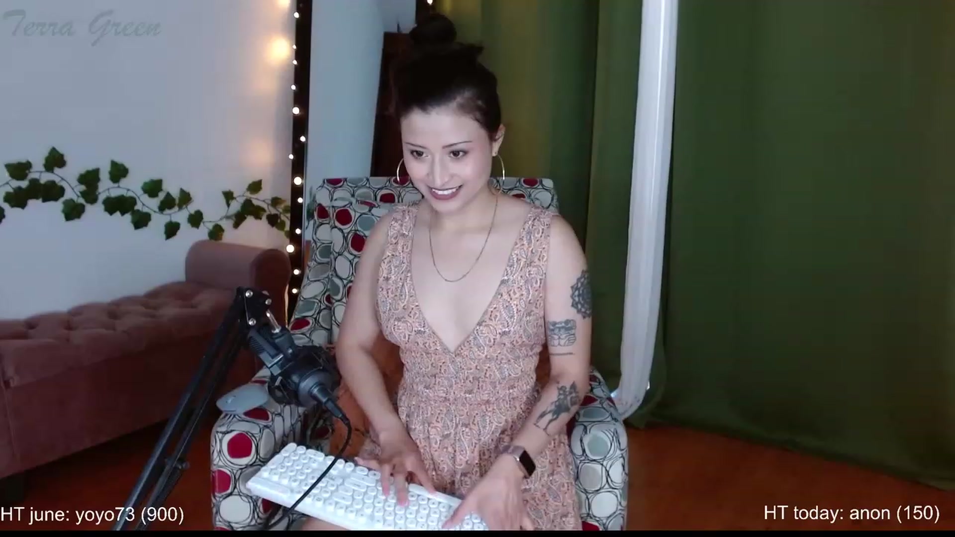Gallery image thumbnail from TerraGreen's myfreecams stream on, 06/10/2023, 17:42 image 14 of 20