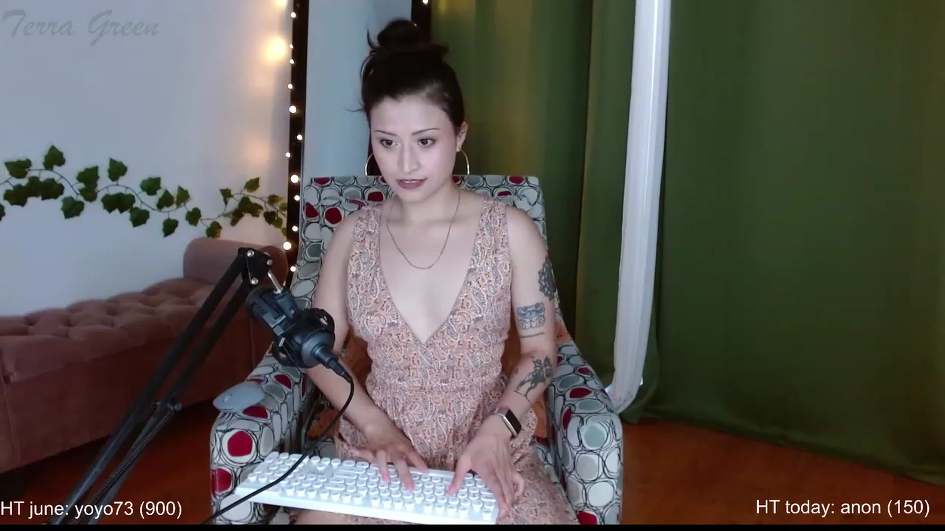 Gallery image thumbnail from TerraGreen's myfreecams stream on, 06/10/2023, 17:42 image 19 of 20