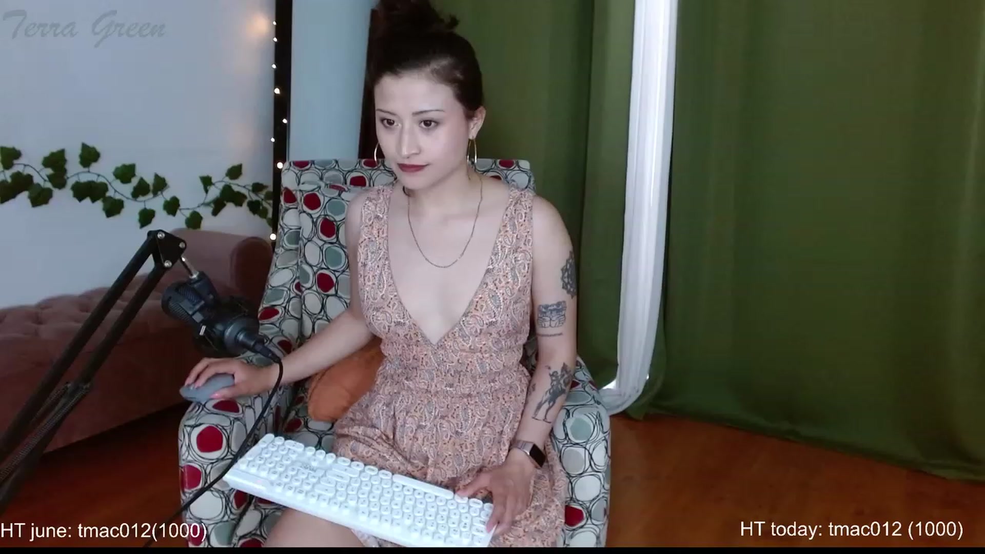 Gallery image thumbnail from TerraGreen's myfreecams stream on, 06/10/2023, 21:11 image 10 of 20