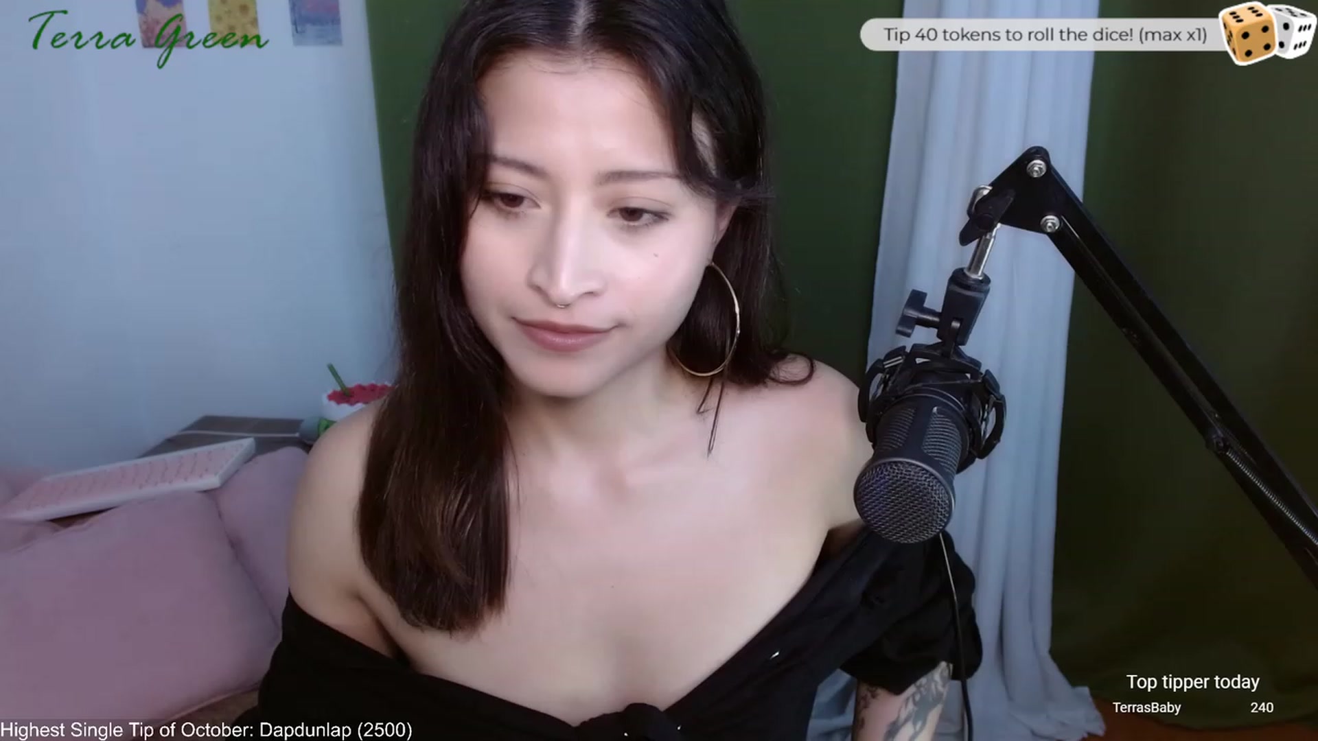 Gallery image thumbnail from TerraGreen's myfreecams stream on, 10/16/2023, 19:14 image 16 of 20