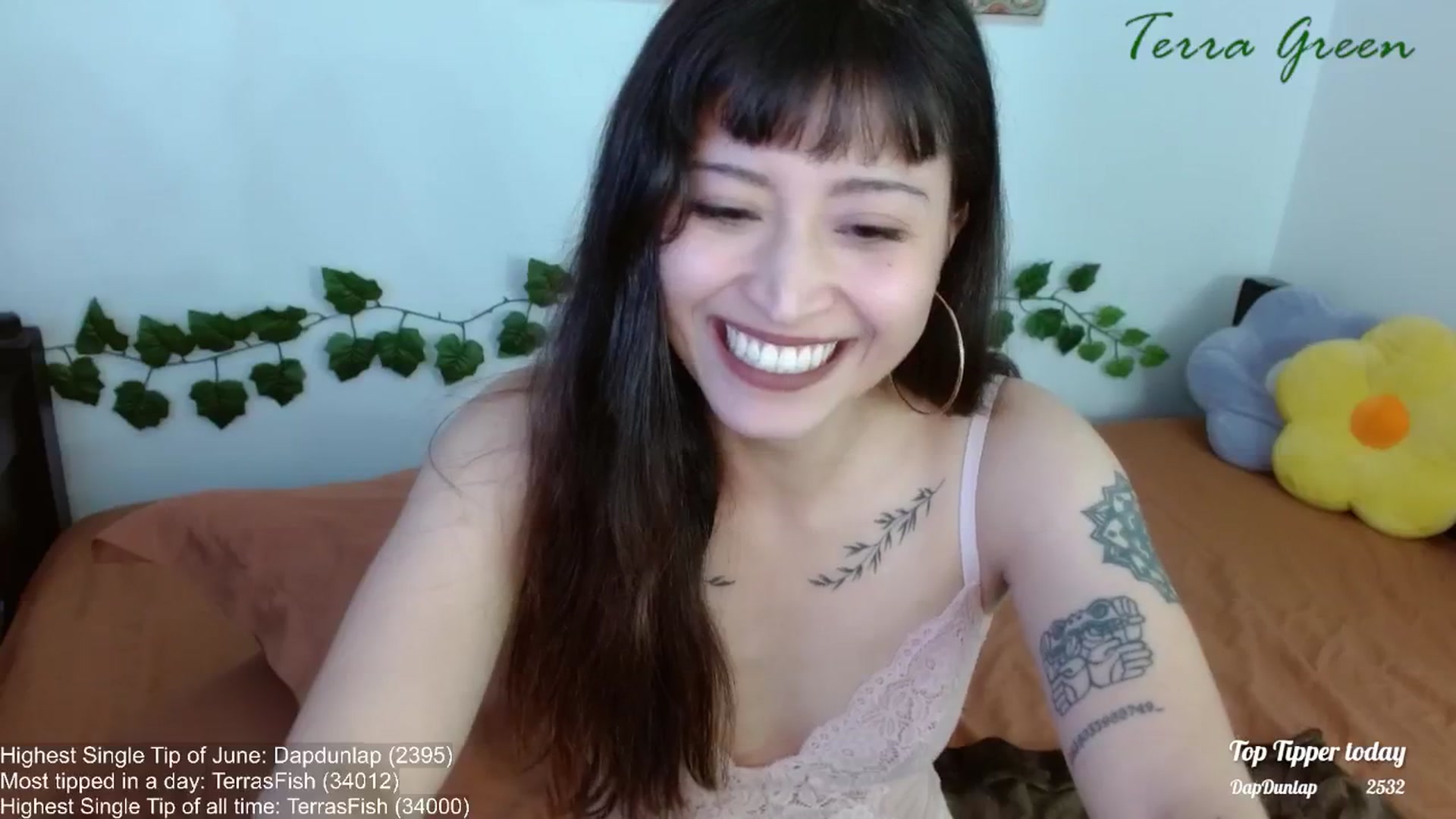 Gallery image thumbnail from TerraGreen's myfreecams stream on, 06/27/2024, 24:00 image 7 of 20