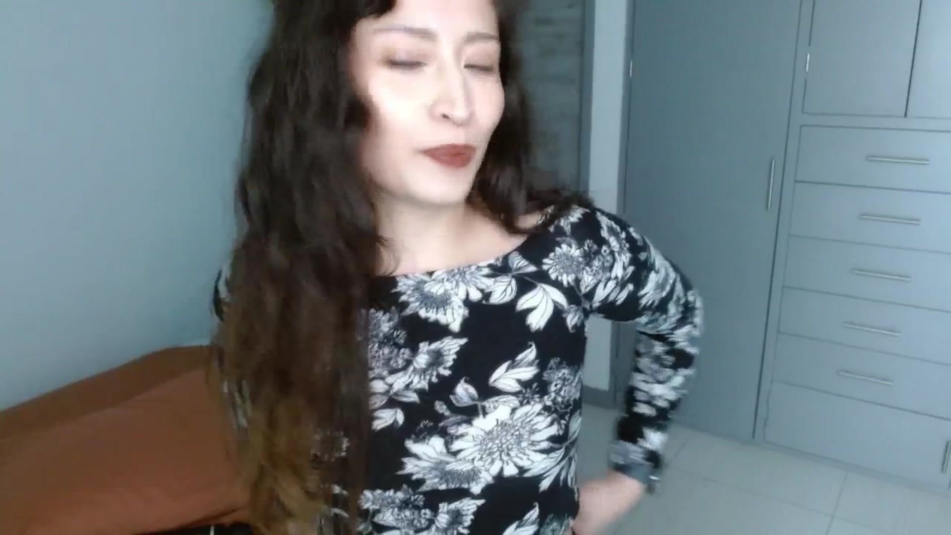 Gallery image thumbnail from TerraGreen's myfreecams stream on, 11/19/2024, 21:36 image 4 of 20