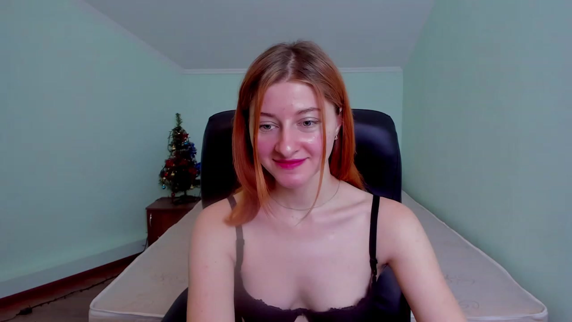 Gallery image thumbnail from Terri_Hims's myfreecams stream on, 12/18/2022, 14:44 image 12 of 20